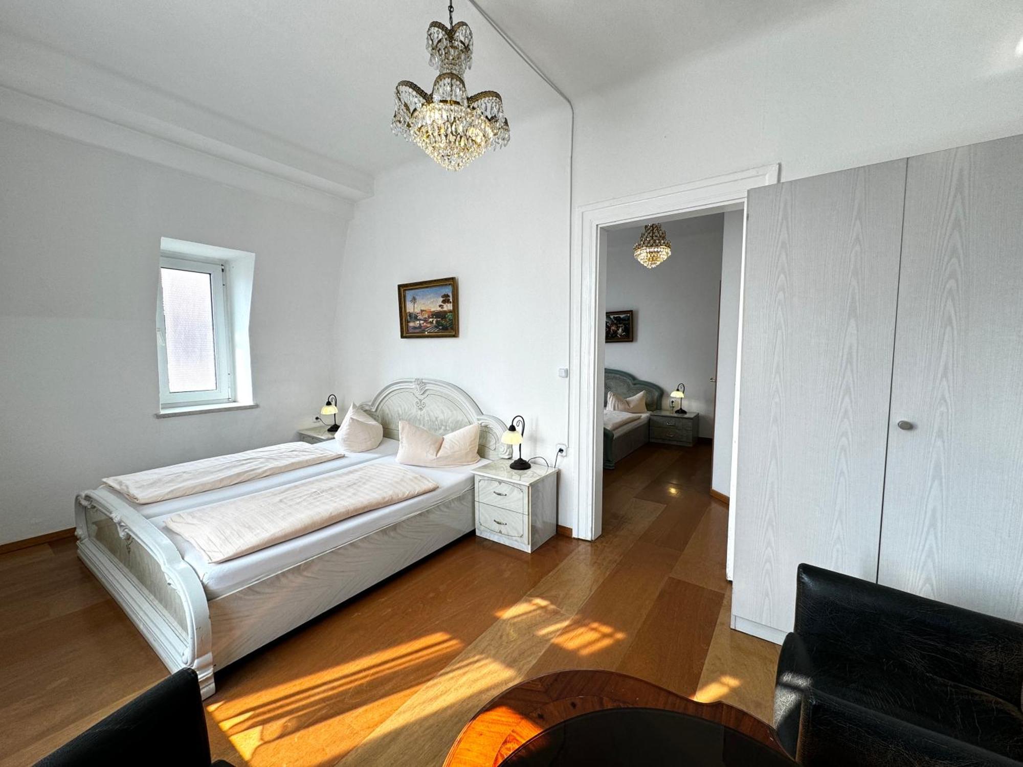 Zu Den Linden Hotel